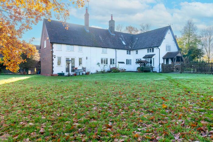 5 Bedroom Cottage For Sale In Orchard Cottage, Chapel Lane, Dunstable, Bedfordshire, LU6