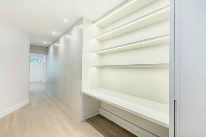 2 Bedroom Flat To Rent In Bryanston Mews East, Marylebone, London, W1H