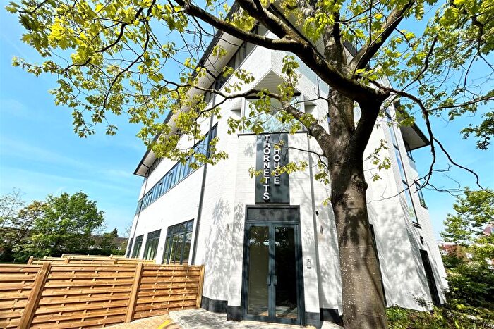 1 Bedroom Apartment For Sale In Leatherhead, KT22