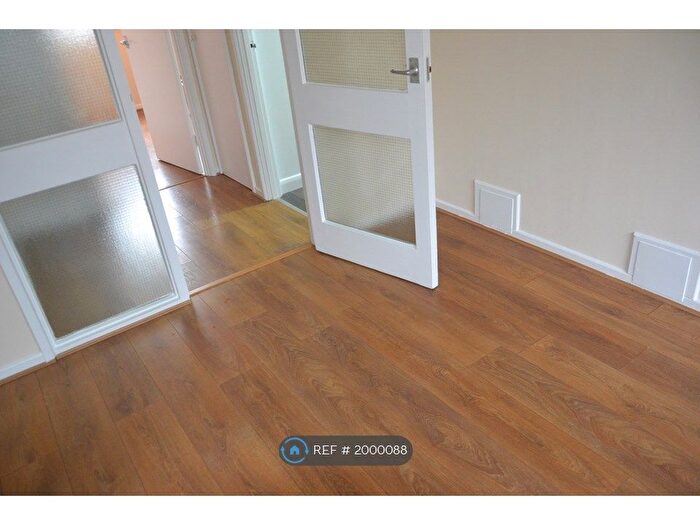 1 Bedroom Flat To Rent In Tidenham Gardens, Croydon, CR0