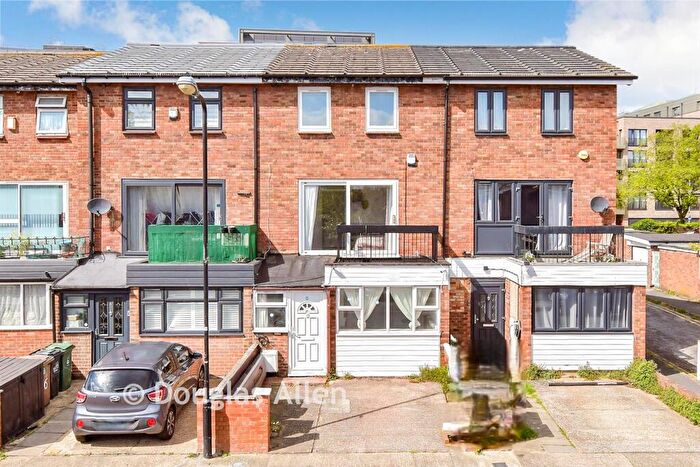 4 Bedroom Terraced House For Sale In Arkley Road, Walthamstow, E17