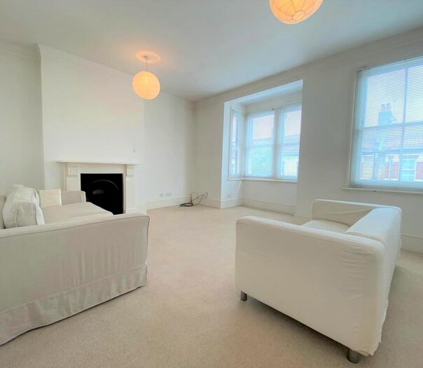 2 Bedroom Flat To Rent In Blackwater Street, East Dulwich, London, SE22