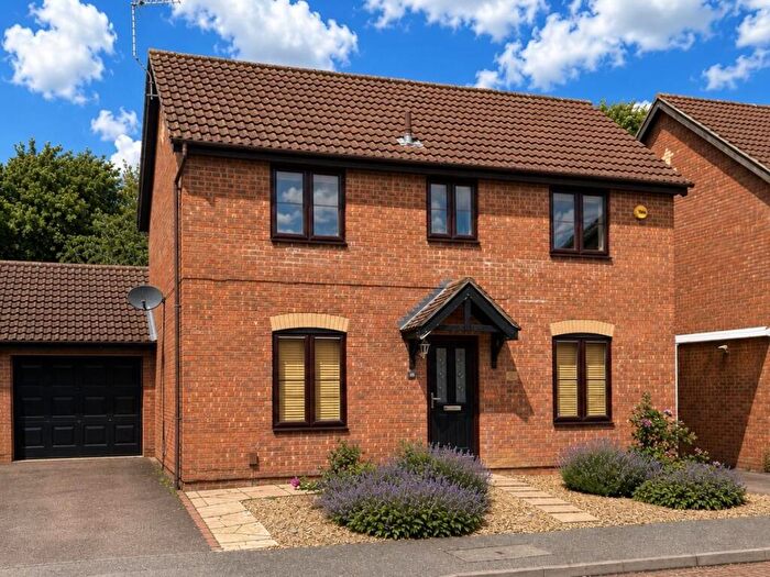 3 Bedroom Link Detached House For Sale In Beresford Close, Emerson Valley, MK4