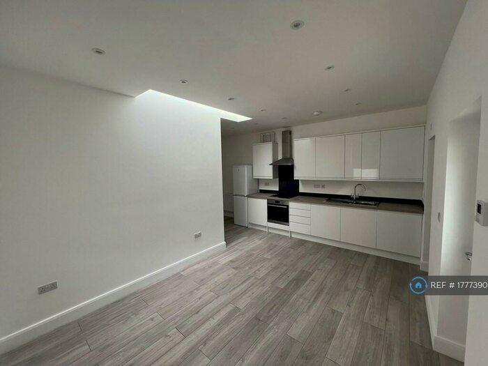2 Bedroom Maisonette To Rent In Cottingham Road, London, SE20