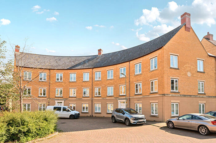 2 Bedroom Apartment For Sale In New Bridge Street, Witney, Oxfordshire, OX28