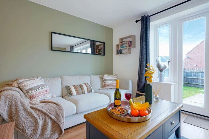 3 Bedroom Flat To Rent In Broughton Civil Parish, MK10