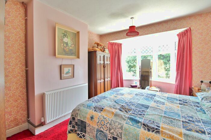 2 Bedroom Detached Bungalow For Sale In Fareham Park Road, Fareham, PO15