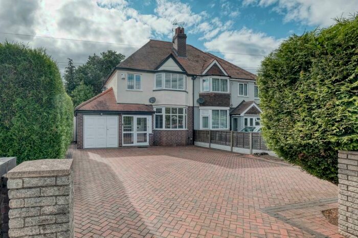 3 Bedroom Semi-Detached House To Rent In Stratford Road, B90