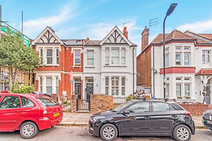 2 Bedroom Flat To Rent In Hereford Road, London, W3