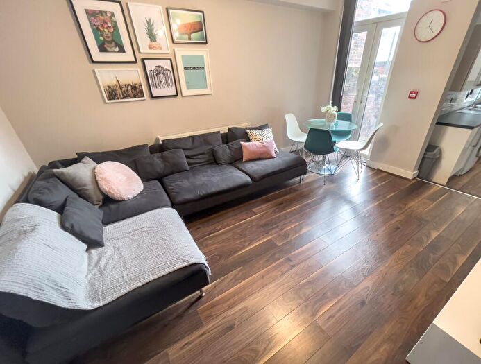 6 Bedroom Terraced House To Rent In Malvern Road, L6