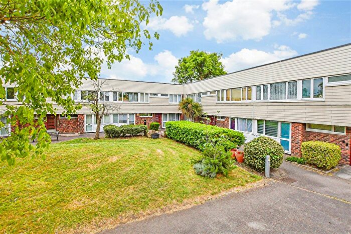 1 Bedroom Flat For Sale In Daimler Way, Wallington, Surrey, SM6