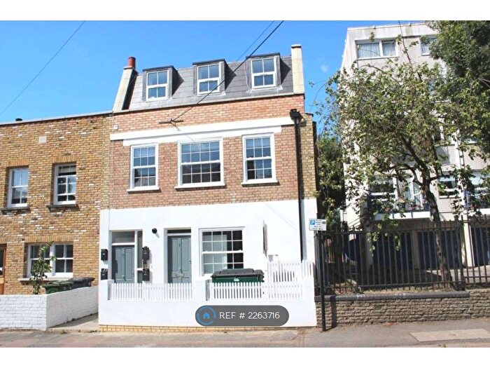 2 Bedroom Flat To Rent In Eden Road, London, E17