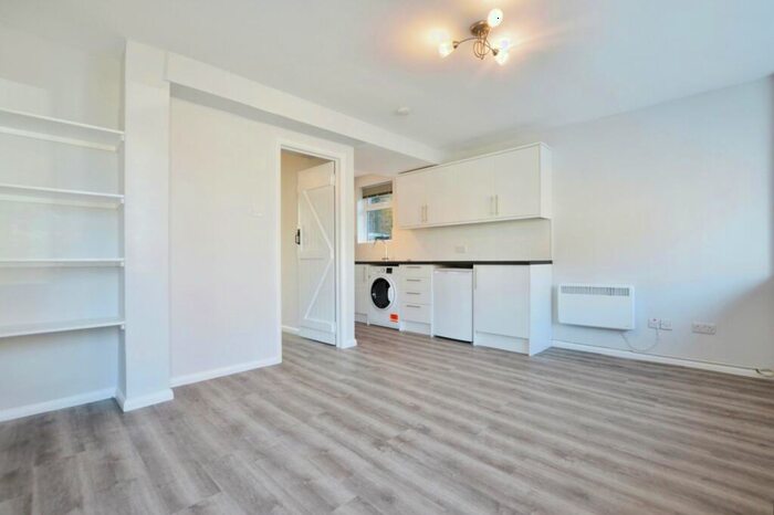 1 Bedroom Apartment To Rent In Hare Lane, Godalming, Surrey, GU7