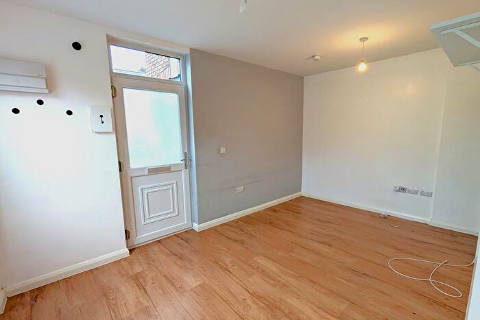 1 Bedroom Flat To Rent In Addlestone, Surrey, KT15