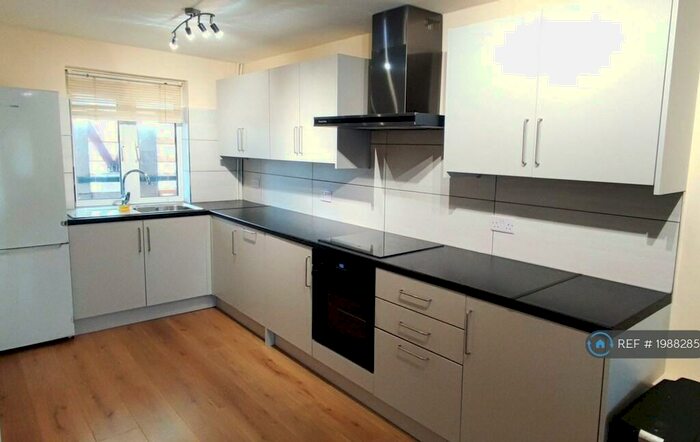 3 Bedroom Flat To Rent In Queensway, Cambridge, CB2