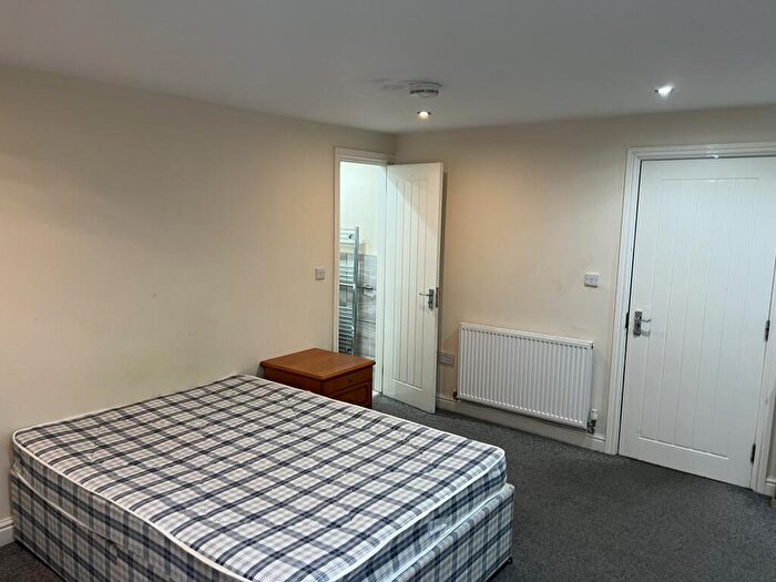 6 Bedroom Detached House To Rent In Lenton: Bedroom Ensuite - Derby Grove, NG7