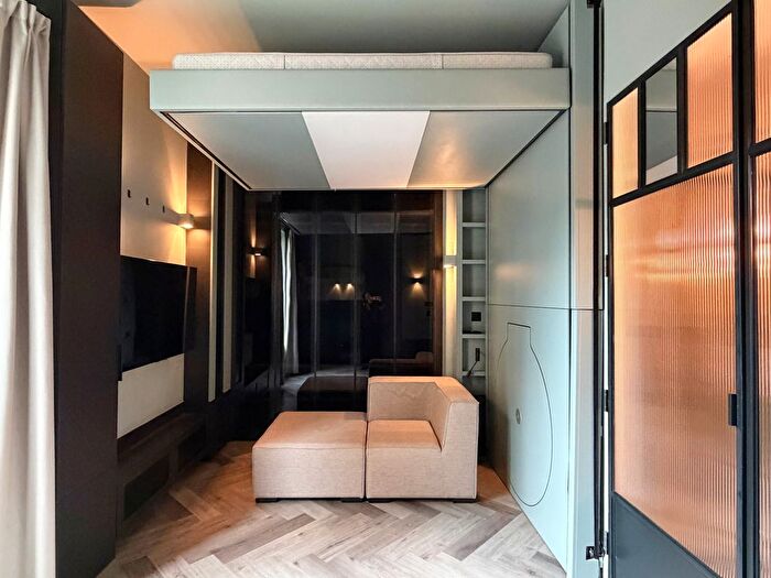 Studio To Rent In St John's Hill, London, SW11