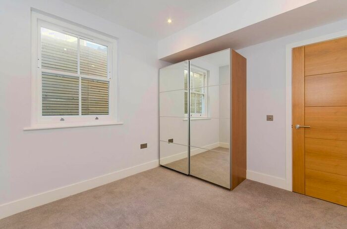 2 Bedroom Cottage To Rent In St Mary's Square, Ealing, W5
