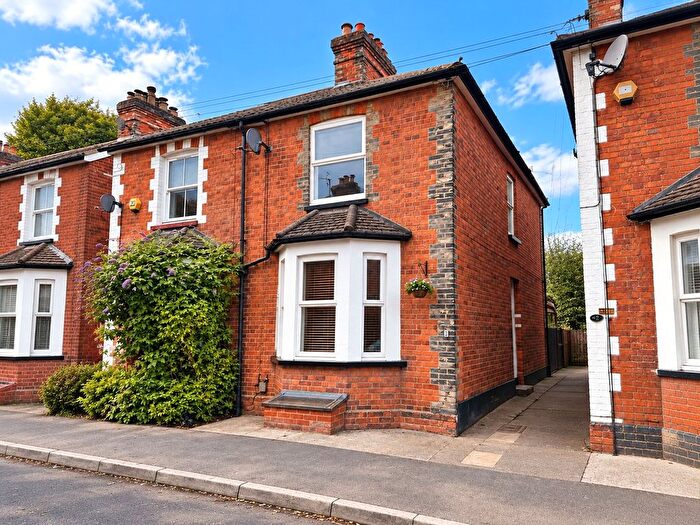 2 Bedroom Semi Detached House For Sale In Chestnut Road, Guildford, Surrey, GU1