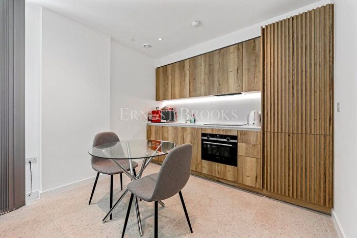 Apartment To Rent In Georgette Apartments, Cendal Crescent, London, E1