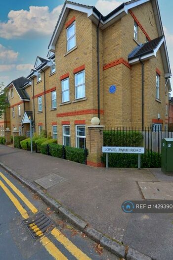 2 Bedroom Flat To Rent In Collins Court, Loughton, IG10