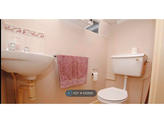 3 Bedroom Maisonette To Rent In Woodcote Road, Southampton, SO17