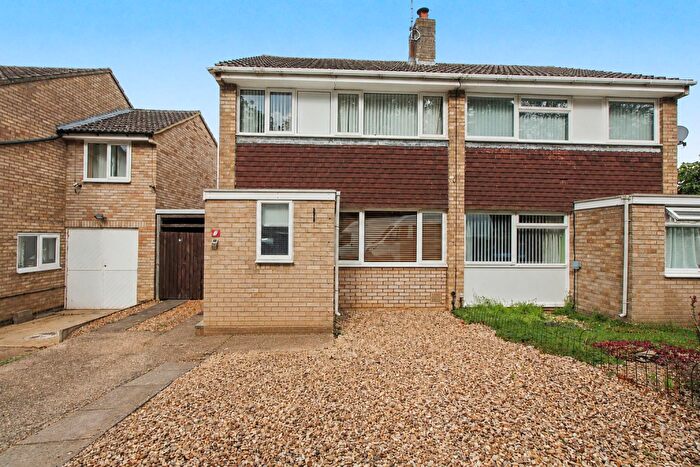 3 Bedroom Semi-Detached House For Sale In Washington Court, Thrapston, NN14