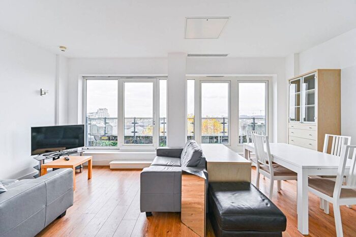 3 Bedroom Flat To Rent In Cadogan Road, Woolwich, London, SE18