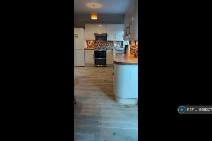 3 Bedroom Semi-Detached House To Rent In Alton Road, Croydon, CR0