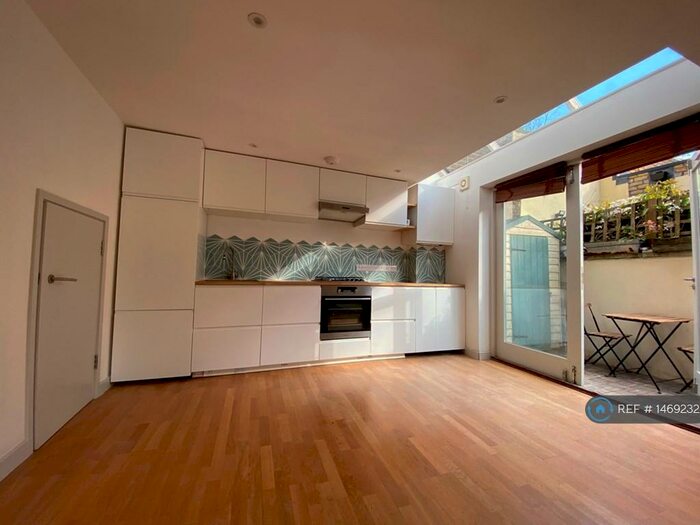 3 Bedroom Flat To Rent In Brecknock Road, London, N19