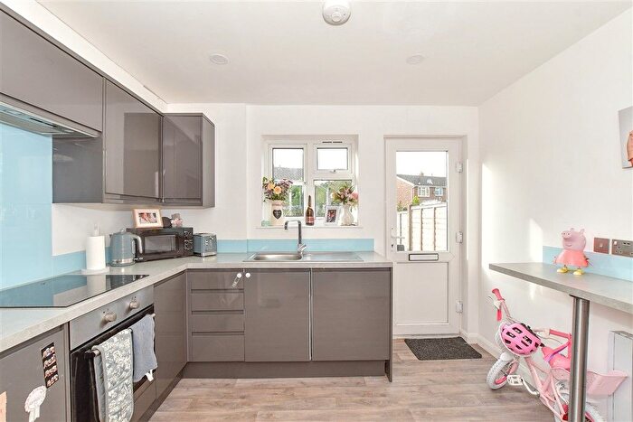 2 Bedroom Flat For Sale In Winchs Garth, Staplehurst, Tonbridge, Kent, TN12