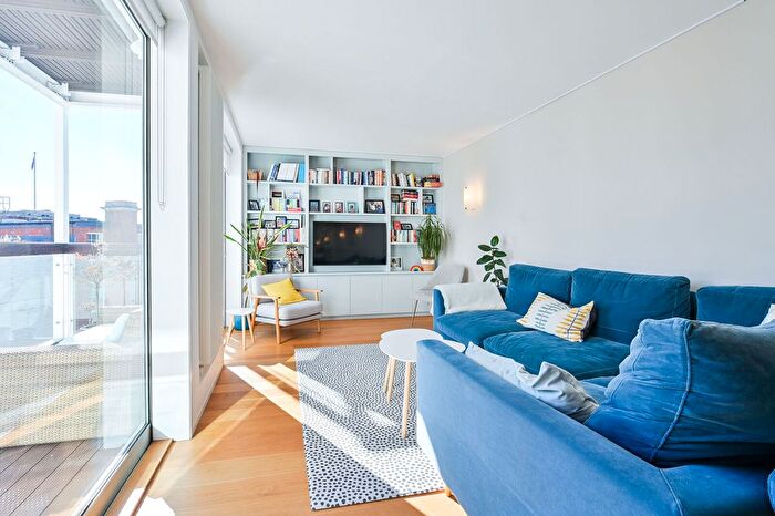 2 Bedroom Flat For Sale In Queen Elizabeth Street, Shad Thames, London, SE1