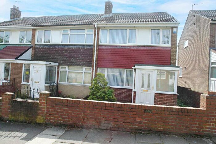 3 Bedroom End Of Terrace House To Rent In Oakwood, Leam Lane Estate, Gateshead, NE10