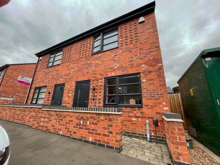 2 Bedroom Property To Rent In Oxford Street, Rugby, CV21