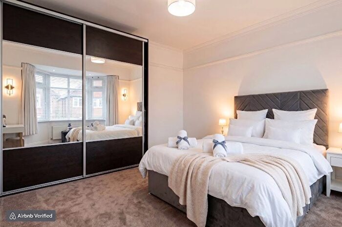3 Bedroom Flat To Rent In Mount Park Road, Eastcote, HA5