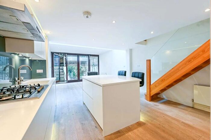 4 Bedroom House To Rent In Mornington Crescent, Camden, NW1