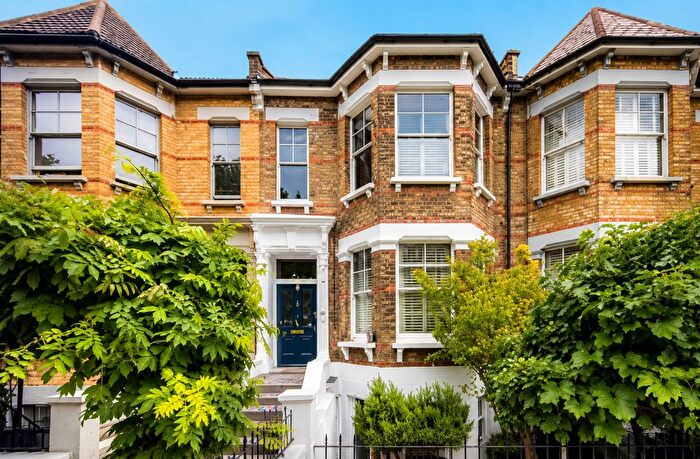 1 Bedroom Maisonette For Sale In Mildenhall Road, Clapton, E5