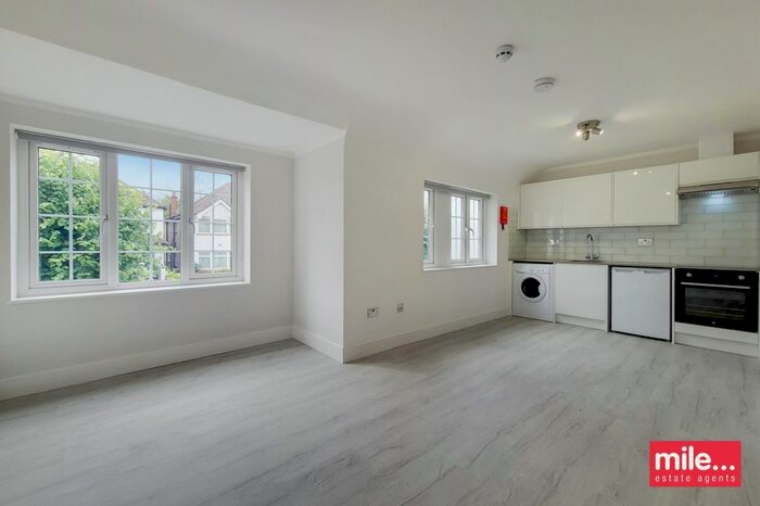 Studio To Rent In Montpelier Rise, London, NW11