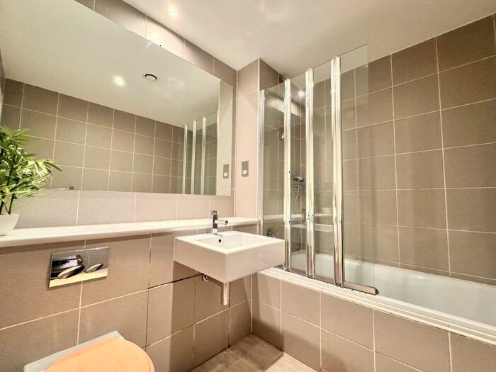 1 Bedroom Flat To Rent In Ingram Street, Merchant City, Glasgow, G1