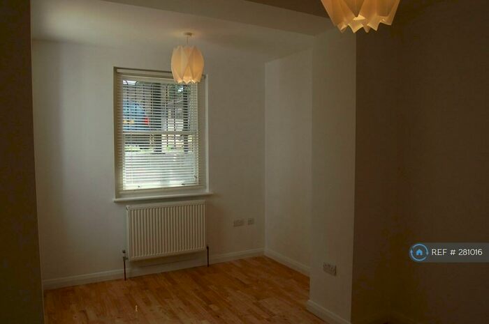 2 Bedroom Flat To Rent In Halliford Y, London, N1