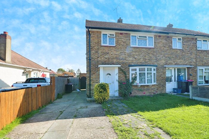 3 Bedroom Semi-Detached House To Rent In Irvington Close, Leigh-On-Sea, SS9