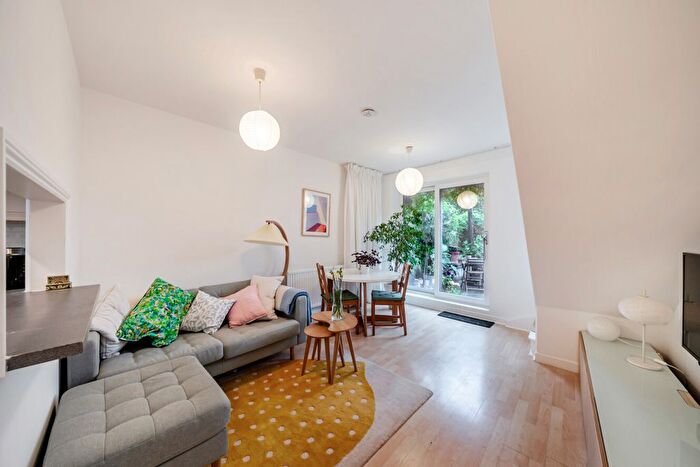 2 Bedroom Detached House To Rent In Bickersteth Road, London, SW17