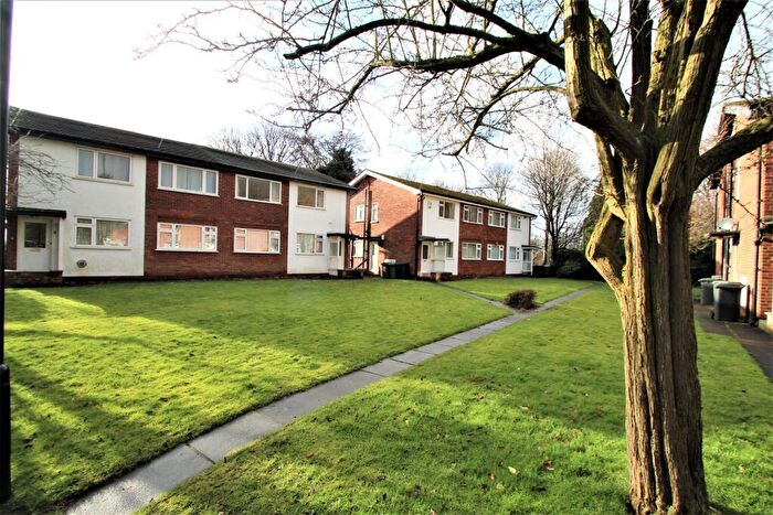 2 Bedroom Flat To Rent In The Poplars, Headingley, Leeds, West Yorkshire, LS6