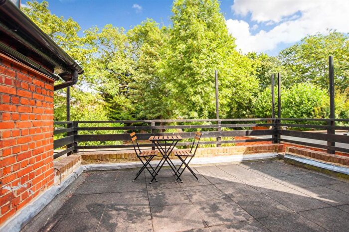 2 Bedroom Flat For Sale In Finchley Road, London, NW3