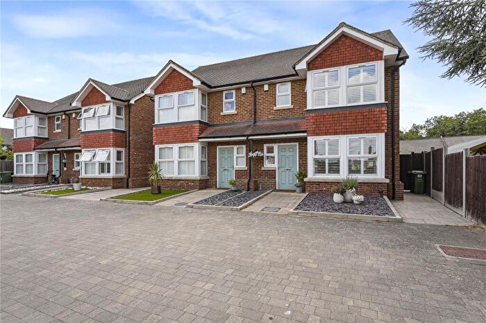 3 Bedroom Semi-Detached House For Sale In Hawley Road, Dartford, Kent, DA1