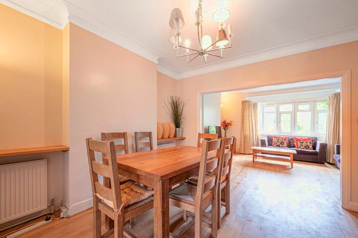 3 Bedroom Property To Rent In Ridge Hill, Golders Green, London, NW11