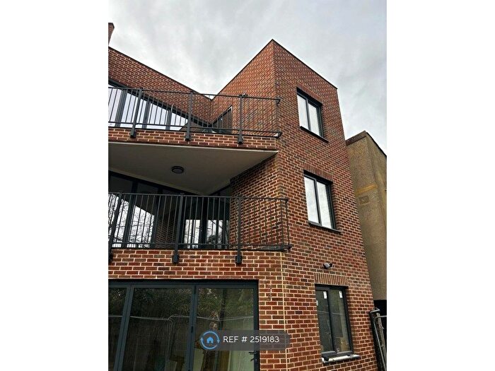3 Bedroom Flat To Rent In Ramster House, London, SE20