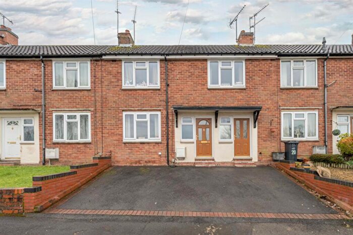 3 Bedroom Terraced House For Sale In Poplar Road, Kingswinford, DY6