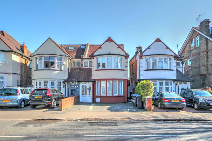3 Bedroom Flat To Rent In Hoppers Road, Winchmore Hill, N21