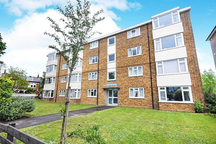 2 Bedroom Flat For Sale In Westcombe Park Road, London, SE3